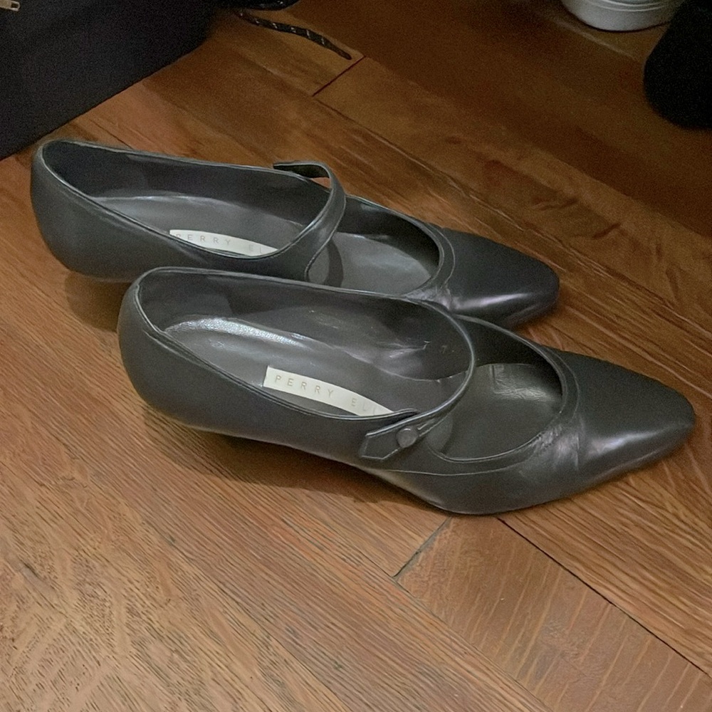 Perry Ellis Charcoal calf skin heels women’s 7M